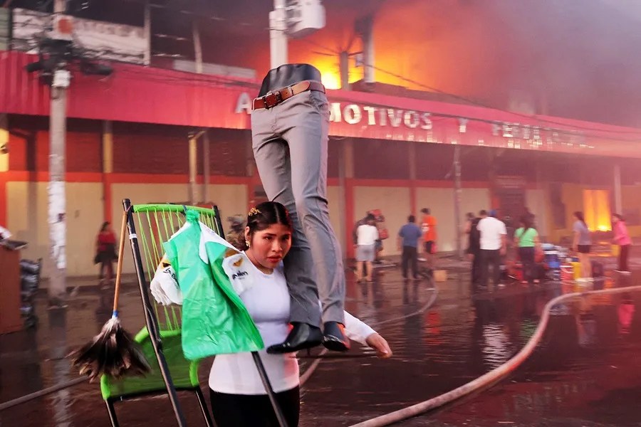 Un incendio afecta al principal mercado de Santa Cruz, la región más poblada de Bolivia