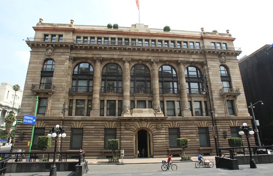 El Banco de México mantiene la tasa de interés en 6,5 % y prevé sostenerla el resto del año