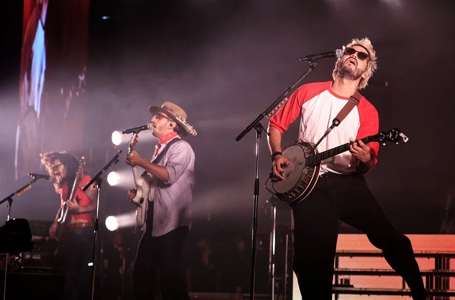 Morat destinará una parte de los ingresos de sus conciertos en Bogotá para reconstruir colegios tras el terremoto