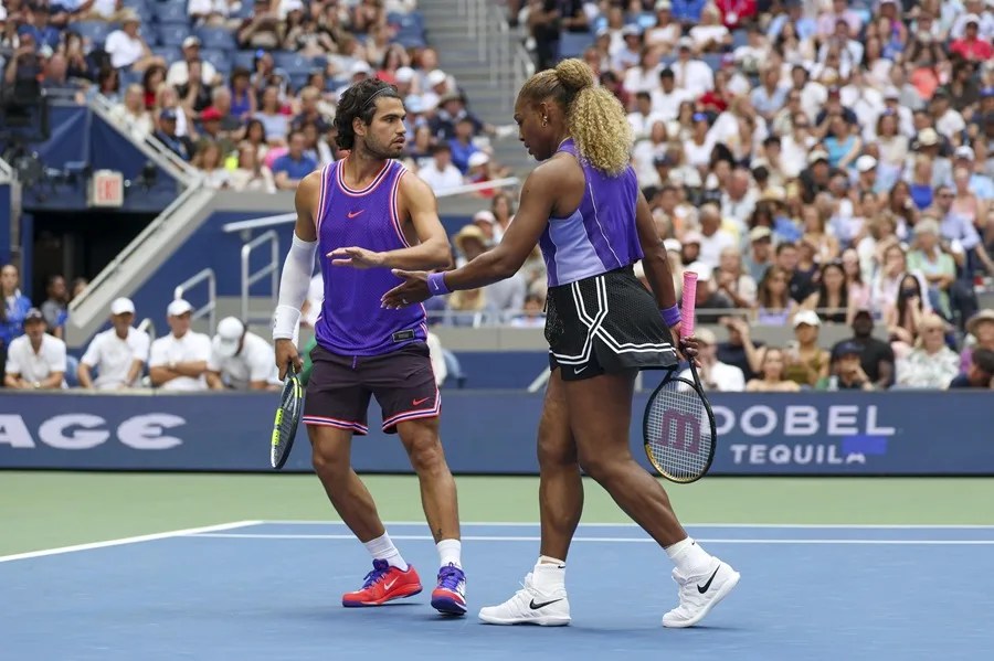 Alcaraz reaparece cuatro meses después y avanza en el dobles mixto junto a Serena Williams en el Abierto de EE.UU.