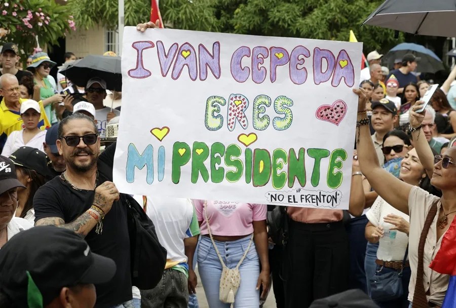Iván Cepeda llama a la "resistencia" al Gobierno de Abelardo De la Espriella en un acto en Barranquilla