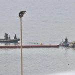 Comienzan a instalarse barreras de contención en la playa de Ceuta