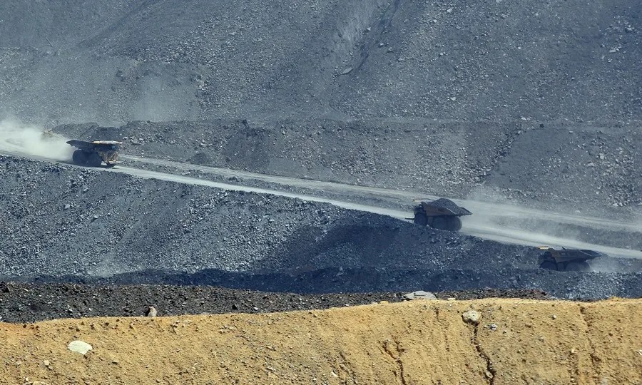Colombia retomará las exportaciones de carbón a Israel tras la suspensión de Petro en 2024