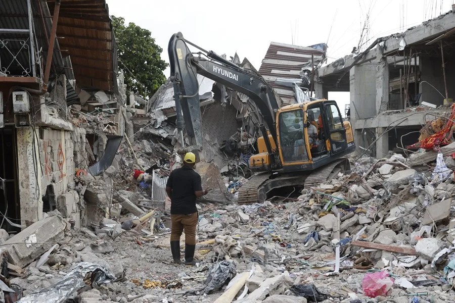 El presidente de Colombia anuncia el inicio de la reconstrucción de las zonas afectadas por el terremoto