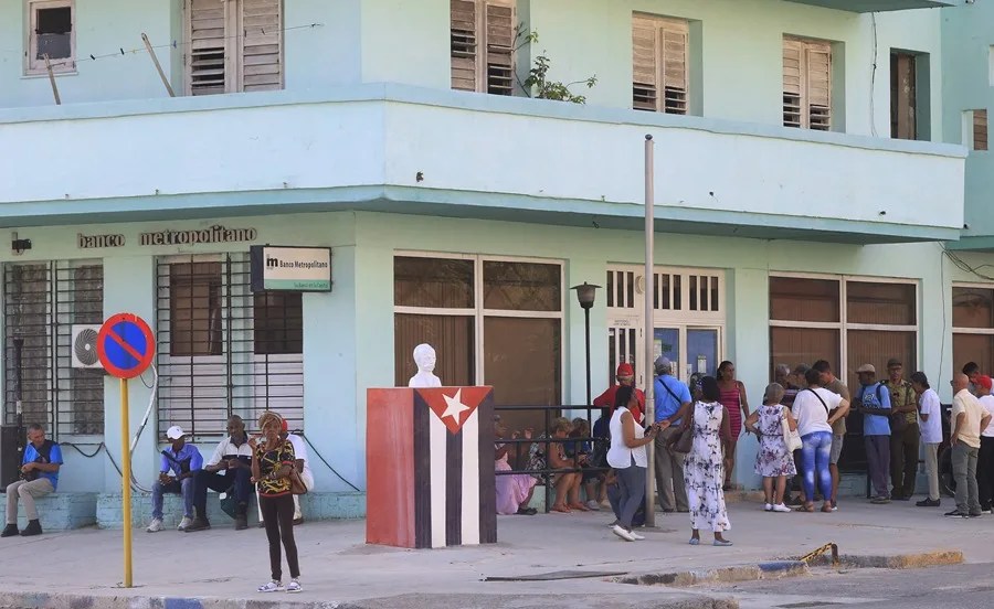 Díaz-Canel califica de "estancado" el diálogo con EE.UU. y niega que Cuba esté cerca del "colapso"