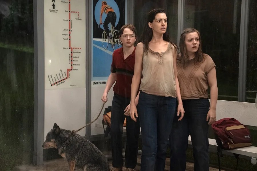 Dinosaurios renovados y crisis familiar se mezclan en 'The End of Oak Street'