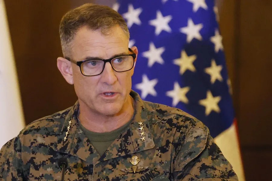El jefe del Comando Sur de EE.UU. llega a Bogotá para hablar con la nueva cúpula militar de Colombia