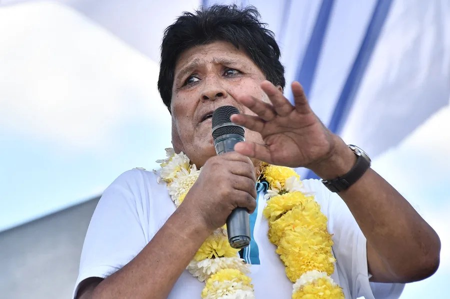 El Gobierno de Bolivia dice que es una "tarea prioritaria" detener al expresidente Evo Morales