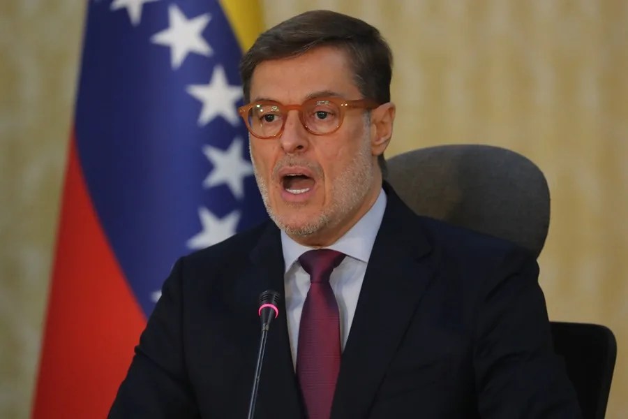 Venezuela y España evalúan oportunidades de cooperación en una conversación entre sus cancilleres