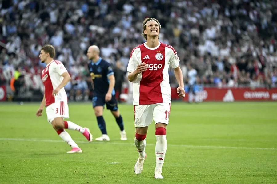 El PSG ficha al belga Mika Godts, procedente del Ajax de Ámsterdam, por cinco temporadas