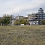Vista de la antigua residencia Arana de Vitoria, en la que el Gobierno planea abrir un centro internacional de refugiados. EFE / L. Rico