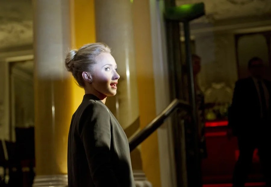 Neutrogena admite que hizo sentir desamparada a Hayden Panettiere tras depresión posparto