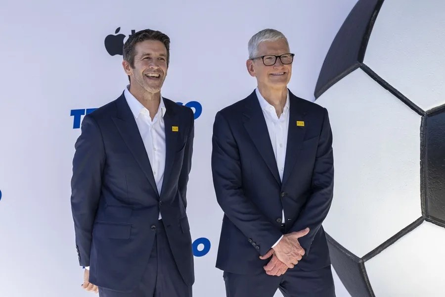 ¿Quién es, qué recibe y cuáles son sus retos? John Ternus, el relevo de Tim Cook al frente de Apple
