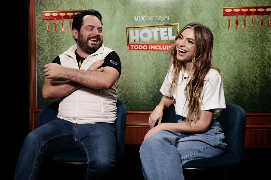 José Eduardo Derbez y Sofía Castro encaran su nueva comedia sin miedo a sus apellidos
