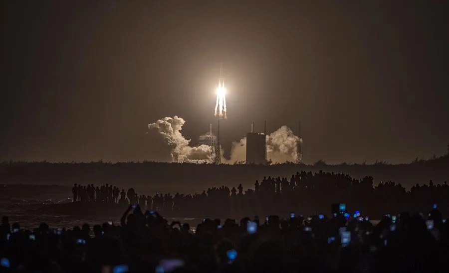 China aplaza el lanzamiento de la Chang'e-7, su misión al polo sur lunar