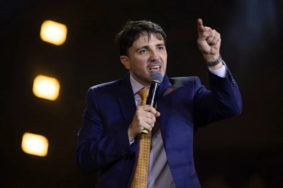 La campaña presidencial arranca en Brasil con Lula y Flávio Bolsonaro en empate técnico