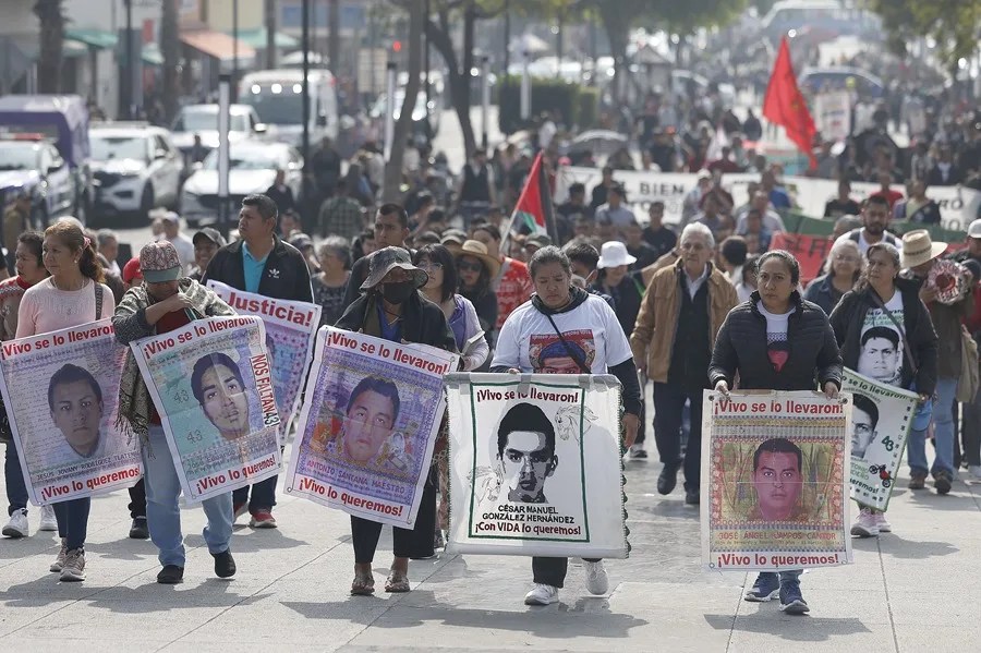 Sheinbaum anticipa más detenciones por el caso de los estudiantes de Ayotzinapa y promete "verdad y justicia"