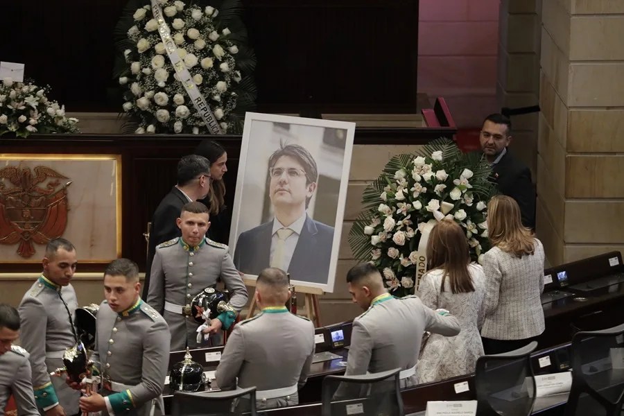 Colombia recuerda con una misa el primer aniversario de la muerte del senador Uribe Turbay