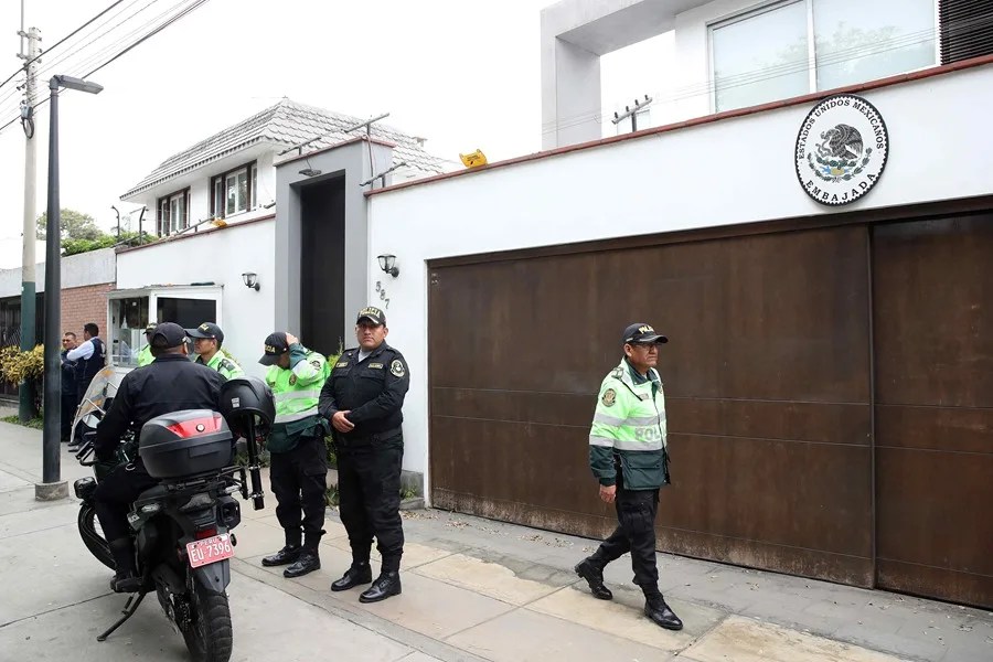 La Justicia de Perú renueva las órdenes de captura contra la ex primera ministra asilada por México