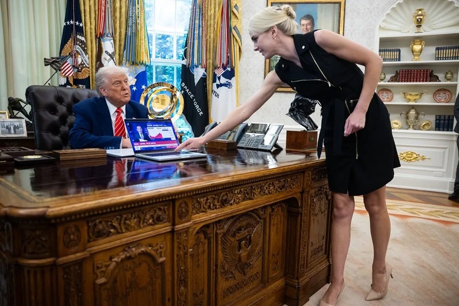 ¿Quién es Natalie Harp, la asesora "pegada" a Trump que acapara el debate político en EE.UU.?