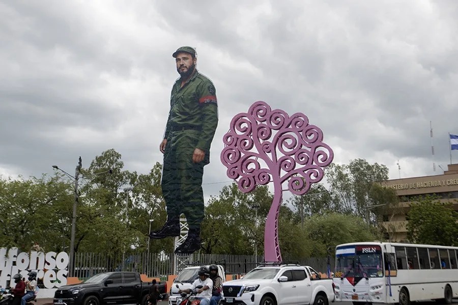 Rosario Murillo tilda de "traidores" a los críticos de la escultura de Fidel Castro en Nicaragua