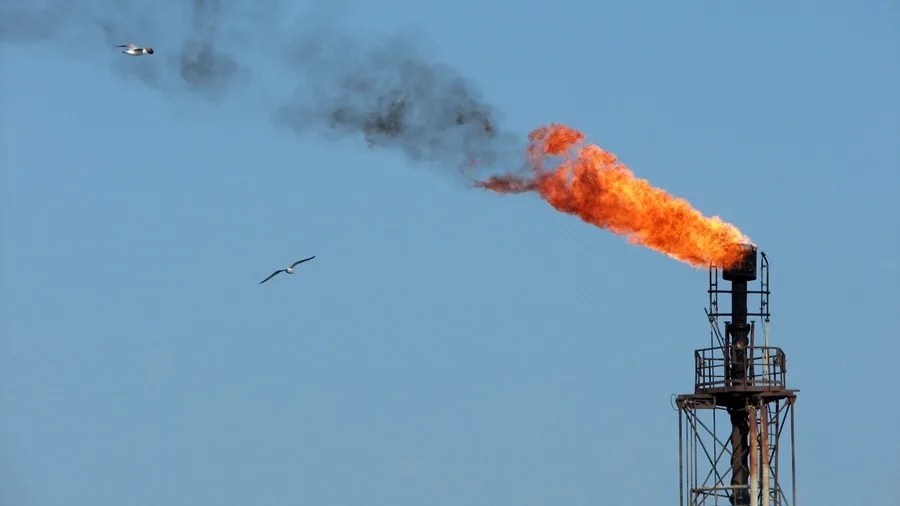El brent se hunde más del 7 %, hasta los 83 dólares