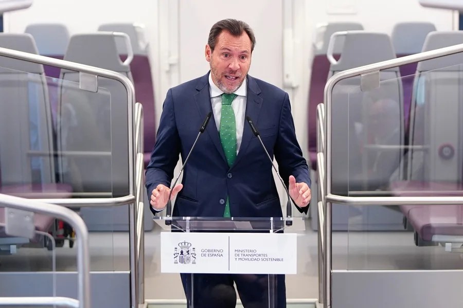 PUENTE PRESENTA TRENES MADRID