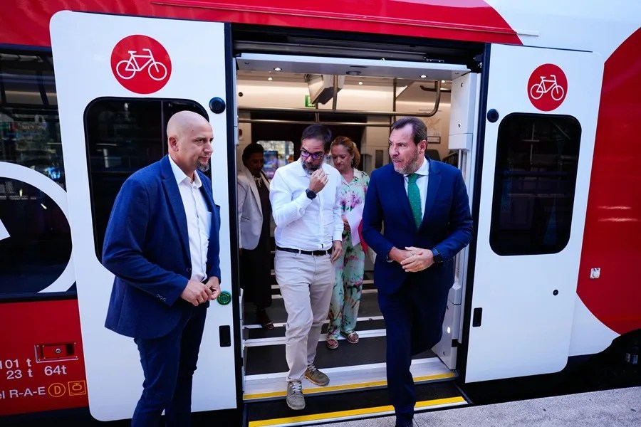 PUENTE PRESENTA TRENES MADRID