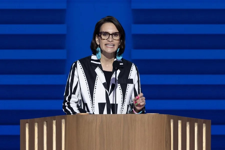 La candidata indígena Peggy Flanagan gana las primarias demócratas al Senado en Minesota