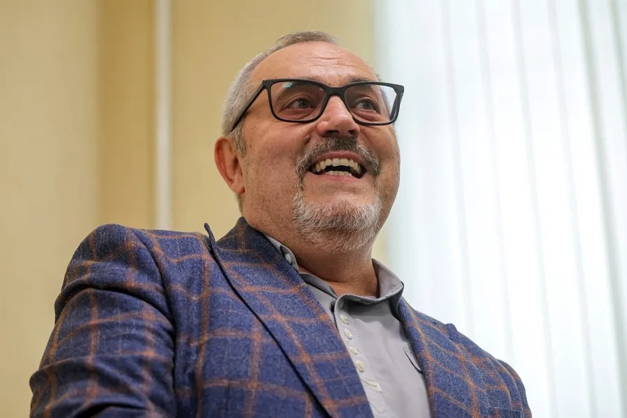 El opositor al Kremlin Borís Nadezhdin abandona Rusia y reaparece en París