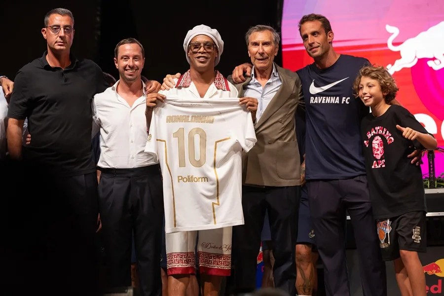 Ronaldinho, en su presentación con el Ravenna: “Ganar, es lo que he venido a hacer”