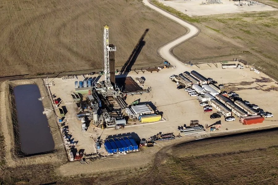 El petróleo de Texas cierra en 87 dólares una semana de tensiones y amenazas de Estados Unidos a Irán