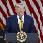 Trump planea una nueva tarifa de 100.000 dólares para trabajadores con visa H-1B en EE.UU.
