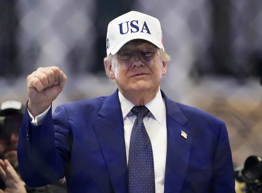 Trump dice que los sondeos muestran que es "seis veces más popular" que Lincoln o Washington
