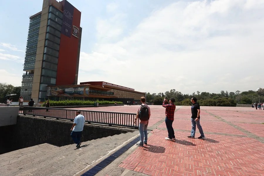 Fallas técnicas y ansiedad, los desafíos del nuevo examen de la UNAM en México tras las trampas con IA