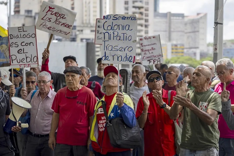 Chavistas rechazan la presencia de Estados Unidos en Venezuela y exigen la liberación de Maduro