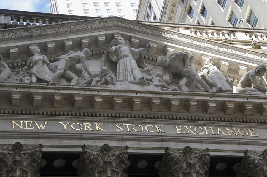 Wall Street cierra en rojo pero acumula ganancias en agosto por el impulso tecnológico