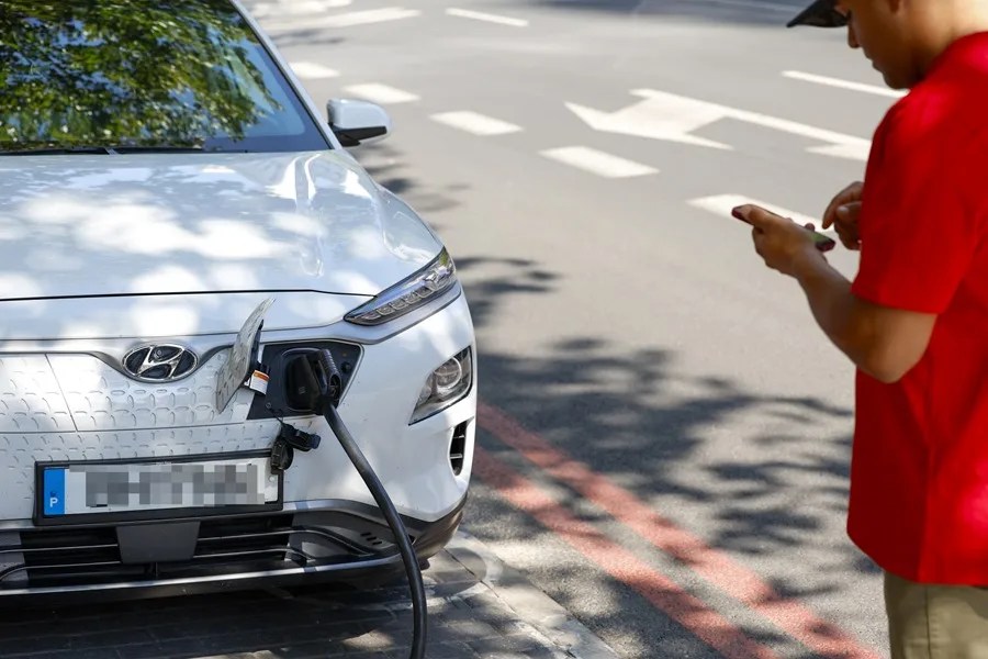 Un coche eléctrico.