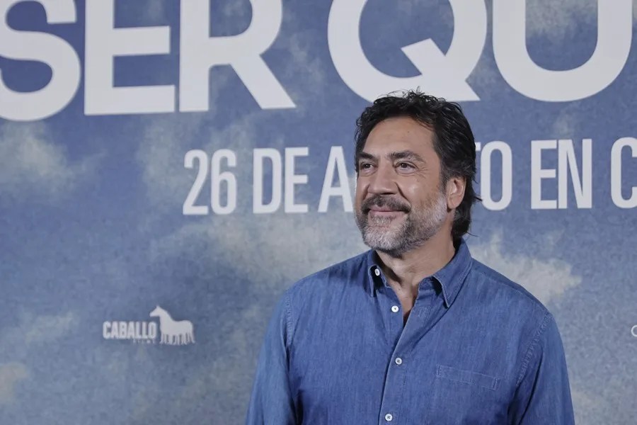 Javier Bardem posa durante el photocall de 'El ser querido'.
