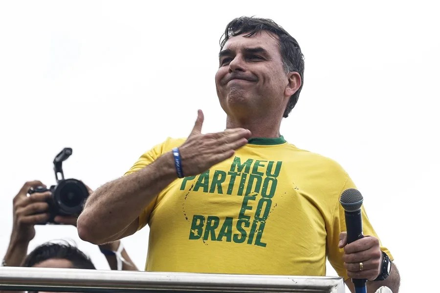 Flávio Bolsonaro defiende reducir a 14 años la mayoría de edad penal para delitos graves