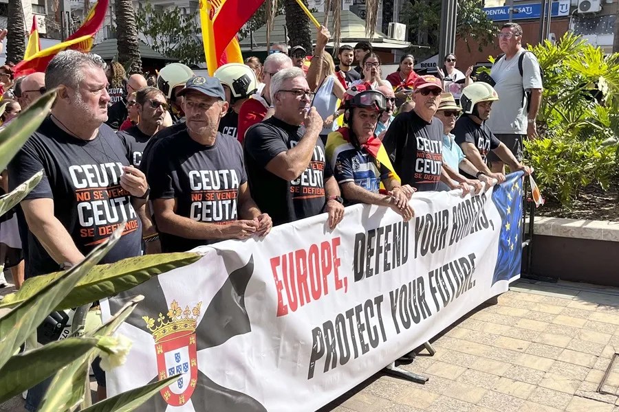 Ceuta concentración bomberos servicios sociales