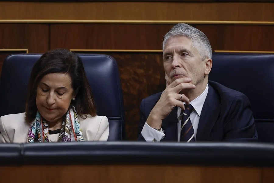 La ministra de Defensa, Margarita Robles, y el de Interior, Fernando Grande-Marlaska.