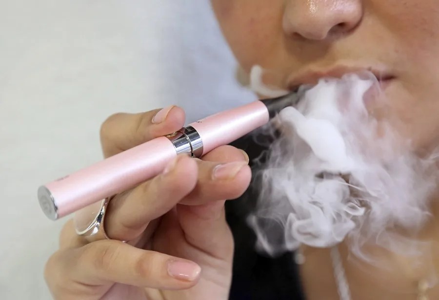 California avanza hacia la prohibición de los cigarrillos electrónicos desechables