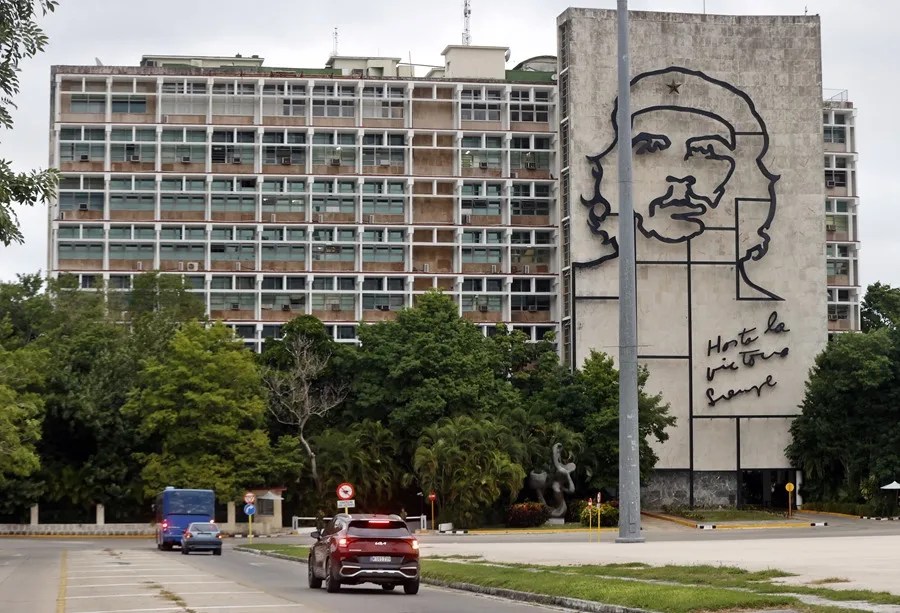 Cuba estrena la primera estación "solinera" de carga solar rápida para autos eléctricos