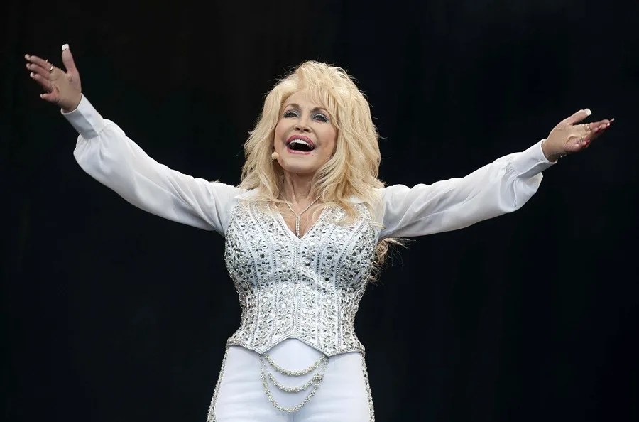 Trump lamenta la muerte de Dolly Parton y decreta luto en su honor: "El mundo te quiere"