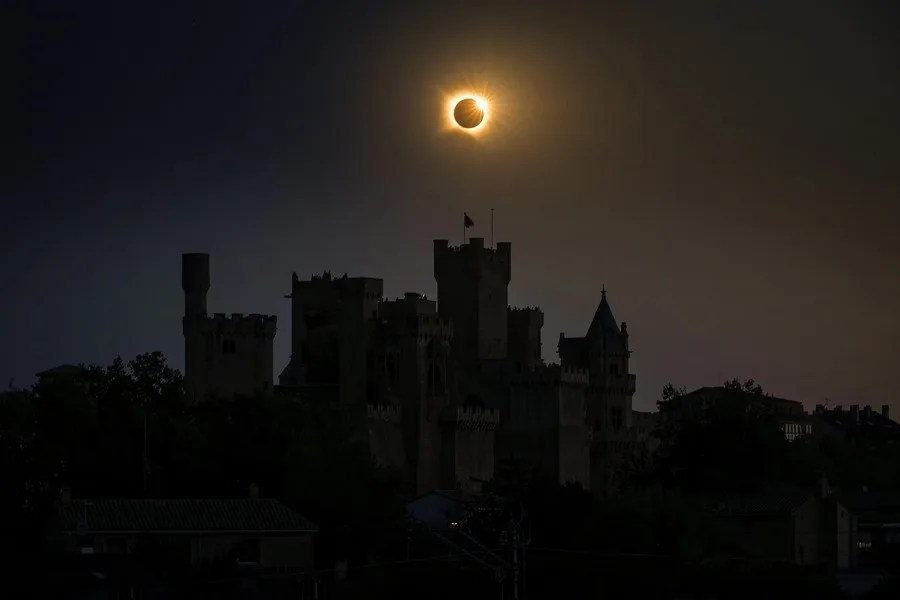Un eclipse barre Norteamérica y Europa antes de triunfar con su totalidad en España