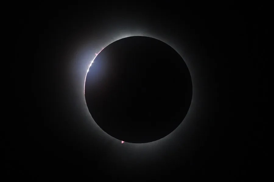 Imagen de archivo de un eclipse de sol total.