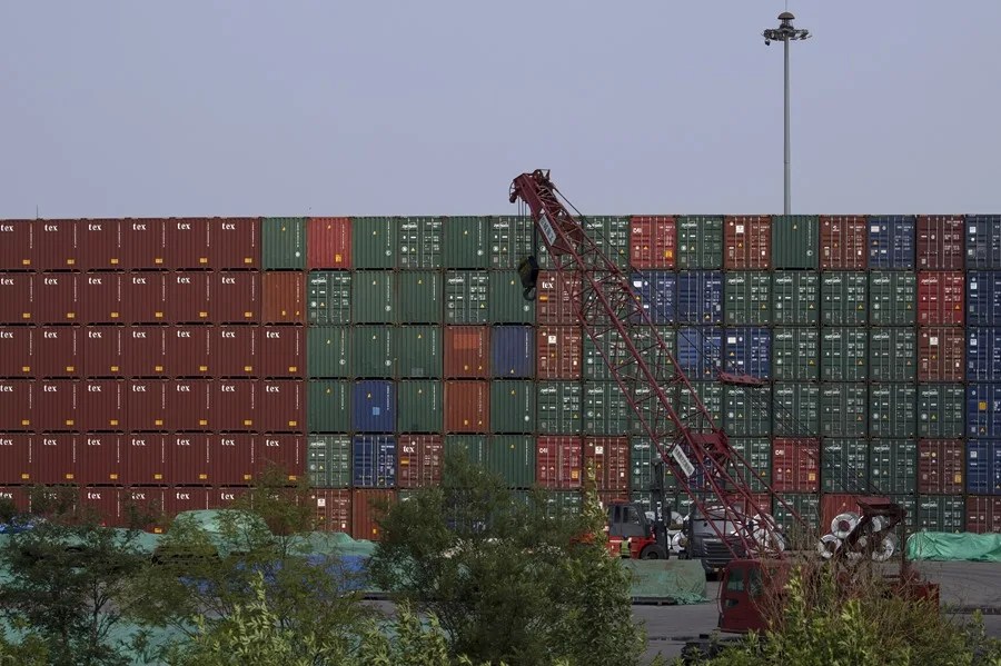 Contenedores en el puerto de Tianjin, China