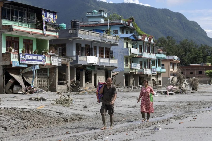 españoles Nepal riada
