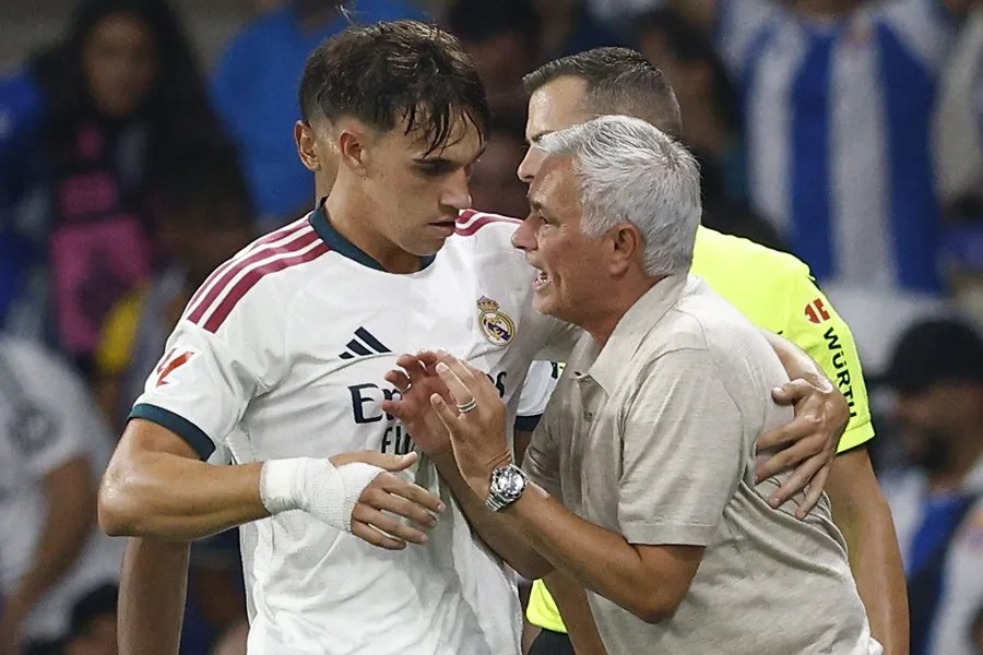 Espí engalana el debut de Mourinho con el Real Madrid ante el Espanyol